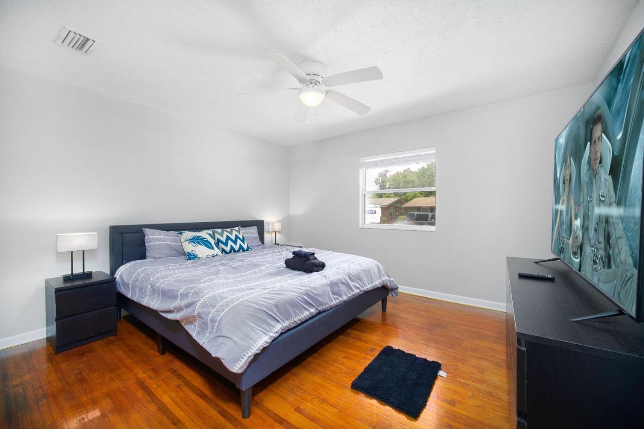 King Bedroom 2Bed1Bath Sleeps 4 Close To Town Center Downtown Beach Mayo Clinic Jacksonville Bagian luar foto