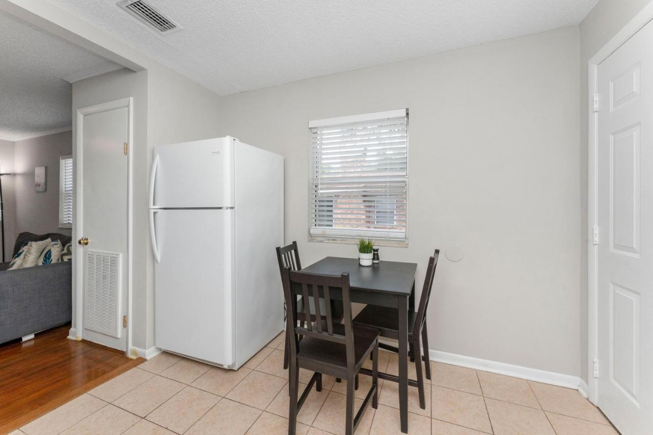 King Bedroom 2Bed1Bath Sleeps 4 Close To Town Center Downtown Beach Mayo Clinic Jacksonville Bagian luar foto