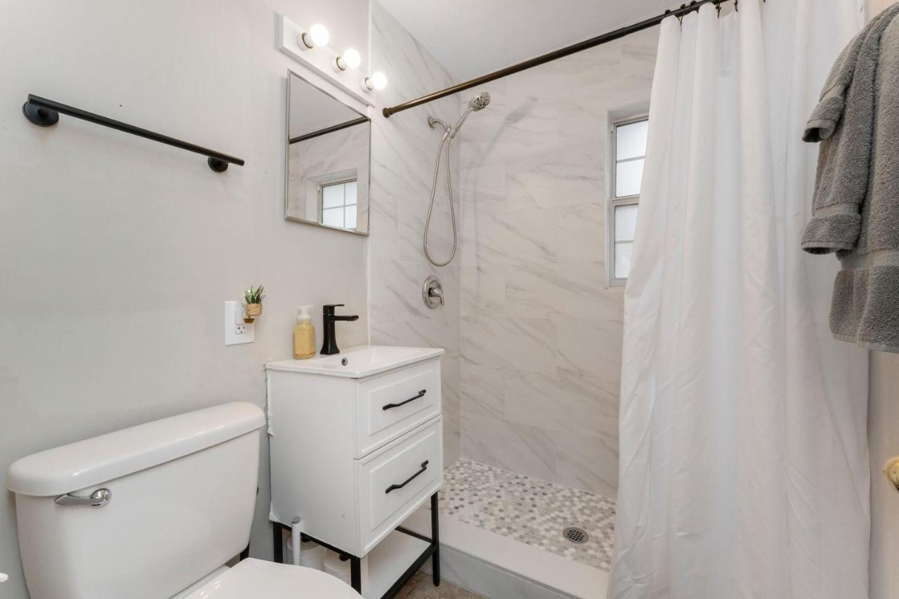 King Bedroom 2Bed1Bath Sleeps 4 Close To Town Center Downtown Beach Mayo Clinic Jacksonville Bagian luar foto
